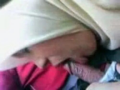 Bokep Indo Mahasiswi Berjilbab Kulum Penis Pacarnya