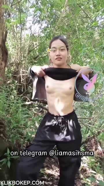 Bokep Indo Lia Hijab Exhib Bugil Memamerkan Tocilnya di Hutan – Tempat Bok
