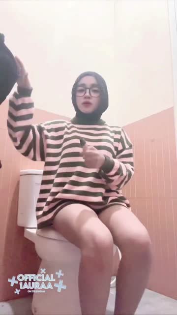 Ukhti Laura Sange Colmek Di wc mall
